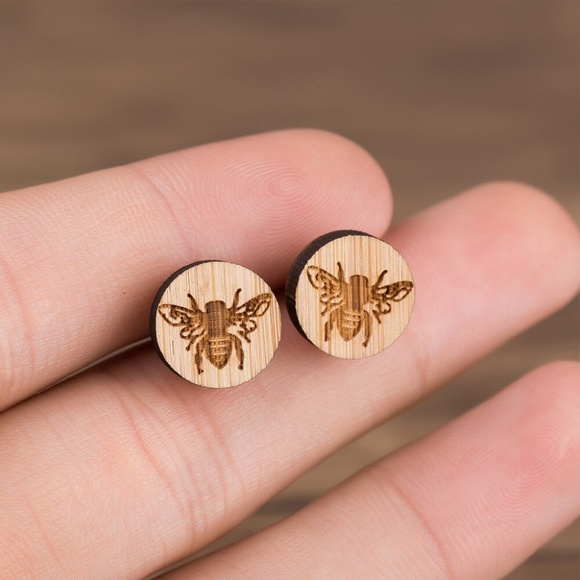 "Bee-utiful Bees" Vintage Bee Wooden Stud Earrings - Picture 3 of 3